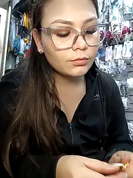 Snapshot of Vale_Saenzz chatting on October 1, 12:49 am Vale Saenzz online show from October 1, 12:49 am