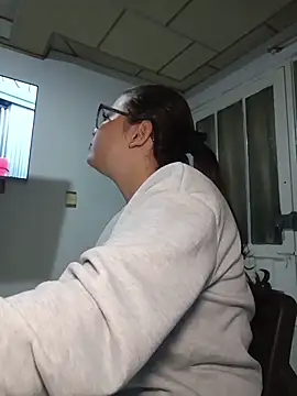 Snapshot of Vale_Saenzz chatting on October 20, 12:11 am Vale Saenzz online show from October 20, 12:11 am