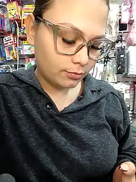 Snapshot of Vale_Saenzz chatting on November 13, 9:36 pm Vale Saenzz online show from November 13, 9:36 pm