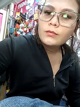 Snapshot of Vale_Saenzz chatting on November 18, 7:51 pm Vale Saenzz online show from November 18, 7:51 pm