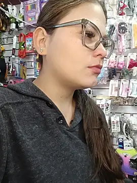 Snapshot of Vale_Saenzz chatting on December 1, 7:08 pm Vale Saenzz online show from December 1, 7:08 pm