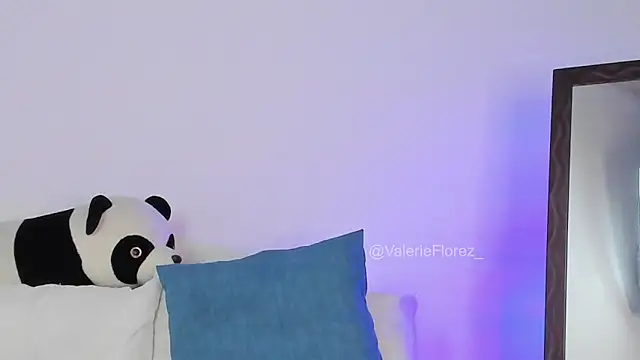 ValerieFlorez  online show from March 7, 8:23 am