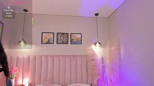Zoe Banks  online show from October 4, 1:09 pm