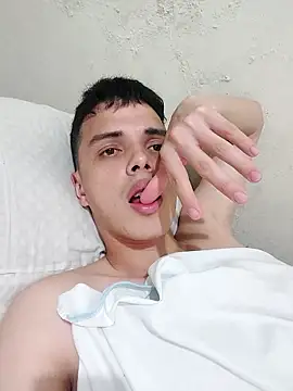 Snapshot of xxaviermendez chatting on October 1, 12:38 am xxaviermendez online show from October 1, 12:38 am