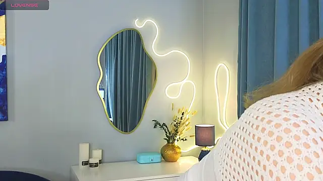 Snapshot of DownyClouds chatting on February 1, 8:08 am DownyClouds online show from February 1, 8:08 am