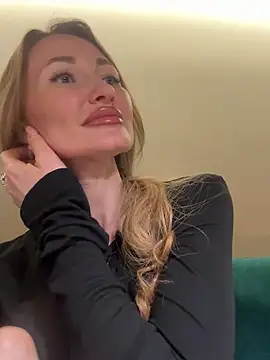 Snapshot of Sweet_Pussy2024 chatting on February 15, 6:33 pm Sweet Pussy2024 online show from February 15, 6:33 pm