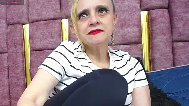 VICTORIAHANK  online show from March 17, 7:28 pm