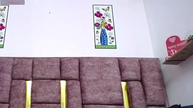 VICTORIAHANK  online show from April 17, 7:17 pm