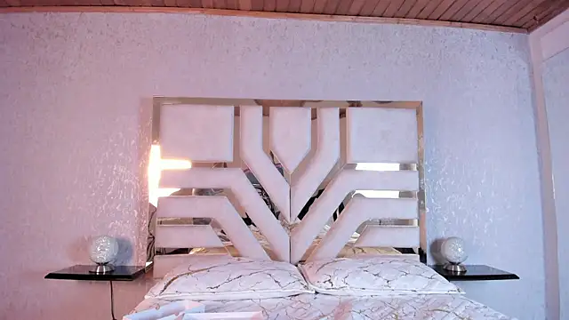 ElhaThomson online show from October 6, 7:55 pm