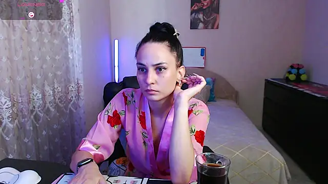 Snapshot of Kriss_brunette_5 chatting on July 19, 7:34 am Kriss brunette 5 online show from July 19, 7:34 am