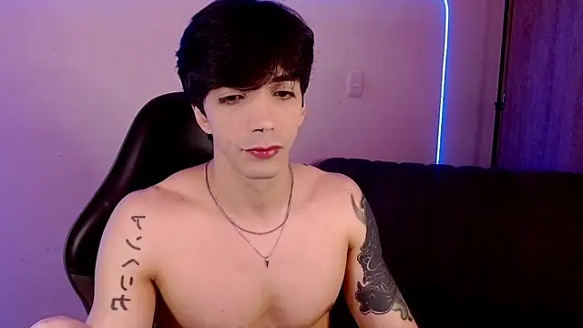 Snapshot of H3ll_B0I chatting on May 16, 6:21 am H3ll B0I online show from May 16, 6:21 am