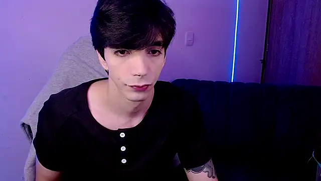 Snapshot of H3ll_B0I chatting on May 21, 5:03 am H3ll B0I online show from May 21, 5:03 am