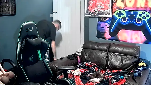 Snapshot of HuffedAdvocate chatting on November 18, 7:07 pm HuffedAdvocate online show from November 18, 7:07 pm