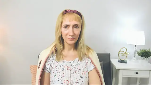 Snapshot of MargaretMilf69 chatting on February 15, 9:27 am MargaretMilf69 online show from February 15, 9:27 am