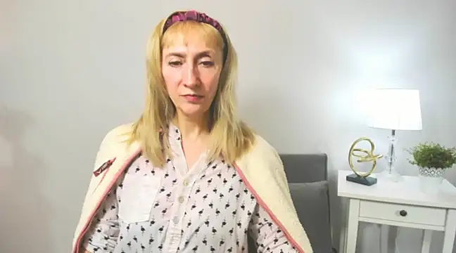 Snapshot of MargaretMilf69 chatting on February 19, 4:33 pm MargaretMilf69 online show from February 19, 4:33 pm