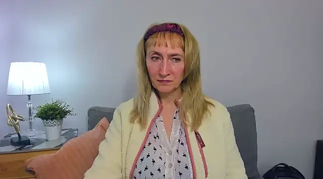 Snapshot of MargaretMilf69 chatting on March 10, 4:25 pm MargaretMilf69 online show from March 10, 4:25 pm
