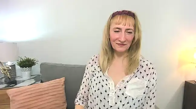 Snapshot of MargaretMilf69 chatting on March 21, 4:40 pm MargaretMilf69 online show from March 21, 4:40 pm
