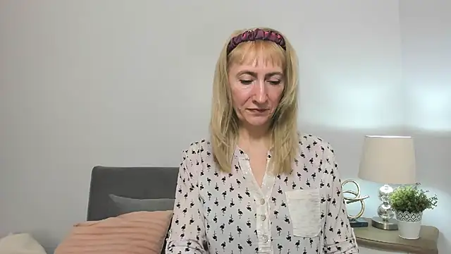 Snapshot of MargaretMilf69 chatting on March 22, 1:30 pm MargaretMilf69 online show from March 22, 1:30 pm