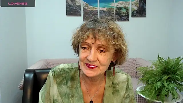 Snapshot of SexyGrandma_ chatting on February 2, 2:24 pm SexyGrandma online show from February 2, 2:24 pm