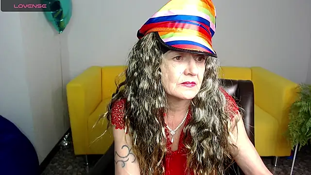 Snapshot of SexyGrandma_ chatting on February 20, 10:26 pm SexyGrandma online show from February 20, 10:26 pm