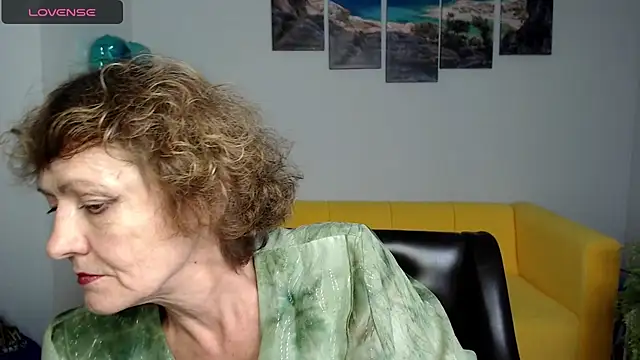 Snapshot of SexyGrandma_ chatting on February 28, 3:37 pm SexyGrandma online show from February 28, 3:37 pm
