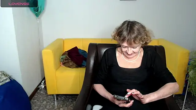 Snapshot of SexyGrandma_ chatting on March 1, 1:00 am SexyGrandma online show from March 1, 1:00 am