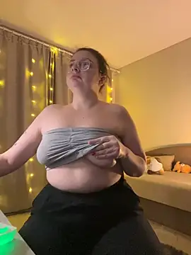 Snapshot of DearAlise chatting on February 23, 6:23 pm DearAlise online show from February 23, 6:23 pm