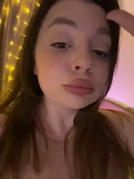 Snapshot of DearAlise chatting on March 19, 8:32 pm DearAlise online show from March 19, 8:32 pm