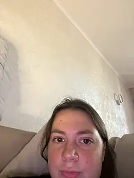 Snapshot of DearAlise chatting on October 8, 10:02 am DearAlise online show from October 8, 10:02 am