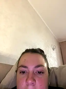 Snapshot of DearAlise chatting on October 15, 10:04 am DearAlise online show from October 15, 10:04 am