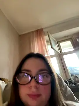 Snapshot of DearAlise chatting on November 10, 9:19 am DearAlise online show from November 10, 9:19 am