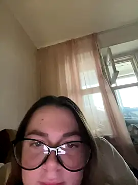 Snapshot of DearAlise chatting on November 17, 10:10 am DearAlise online show from November 17, 10:10 am