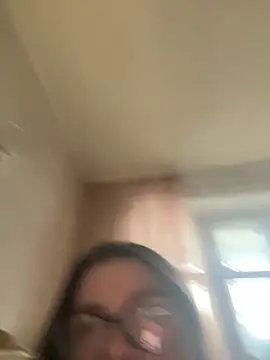 Snapshot of DearAlise chatting on December 17, 10:32 am DearAlise online show from December 17, 10:32 am