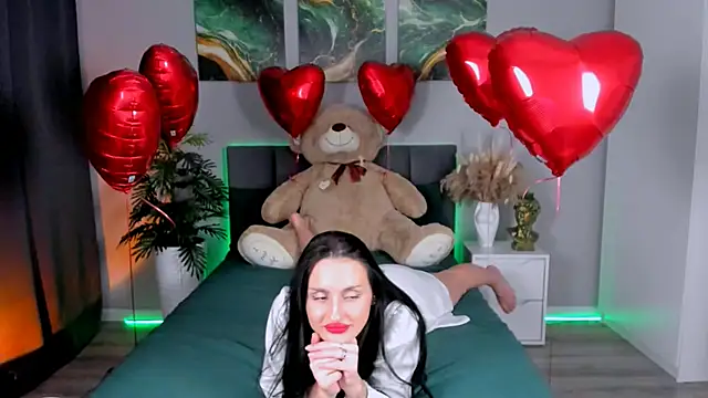 EmiliaBeynard online show from February 14, 7:33 pm