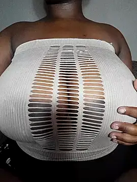 Snapshot of owamiee chatting on February 2, 12:40 am owamiee online show from February 2, 12:40 am