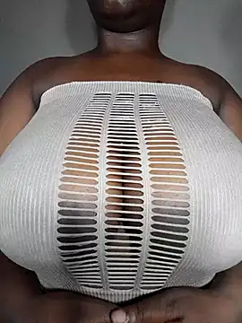 Snapshot of owamiee chatting on February 12, 10:03 am owamiee online show from February 12, 10:03 am