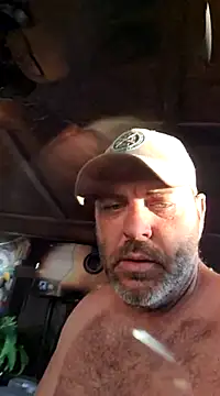 Snapshot of thickdaddy2982 chatting on March 22, 11:09 pm thickdaddy2982 online show from March 22, 11:09 pm