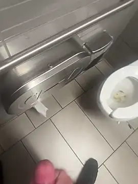 Snapshot of Seanoofss12 chatting on April 4, 4:26 pm Seanoofss12 online show from April 4, 4:26 pm