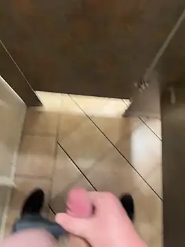 Snapshot of Seanoofss12 chatting on April 8, 5:13 pm Seanoofss12 online show from April 8, 5:13 pm