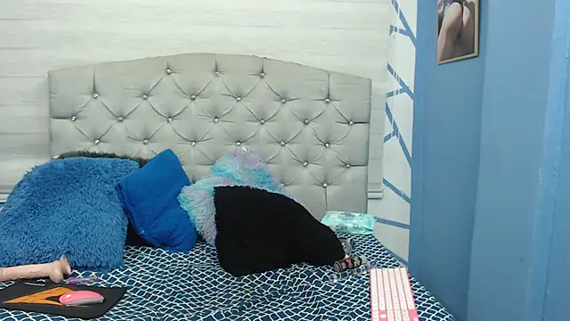 Snapshot of valeria__rouse chatting on February 24, 4:36 pm valeria  rouse online show from February 24, 4:36 pm