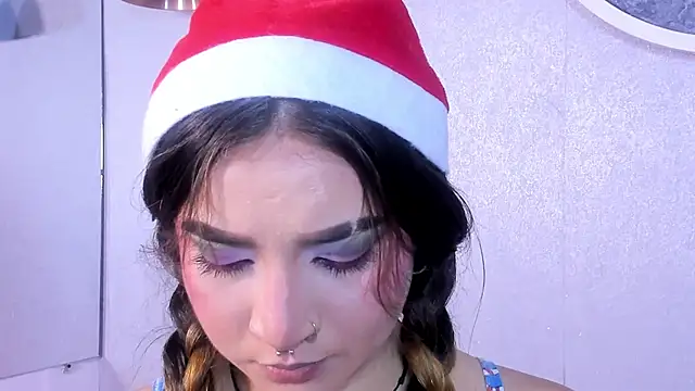 Shanntal  online show from November 7, 7:47 pm