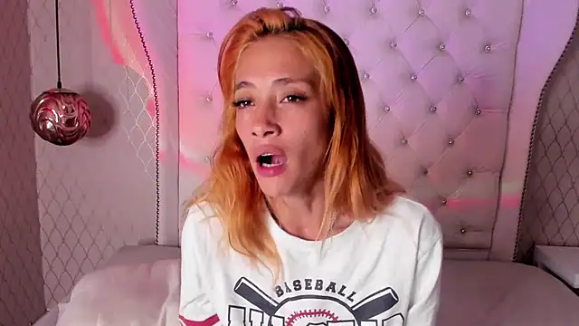 zoe taylorr1 online show from February 21, 5:13 am