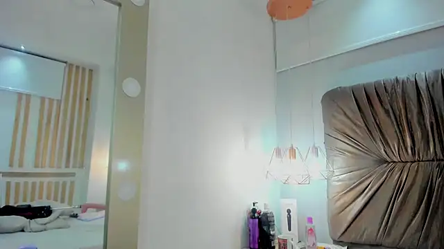 zoe taylorr1 online show from March 2, 4:17 am