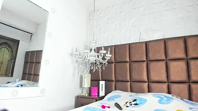 zoe taylorr1 online show from September 19, 4:03 am