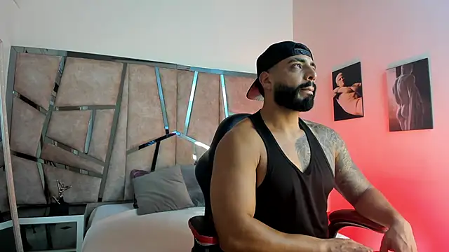 LeandroRusso online show from February 22, 7:47 pm