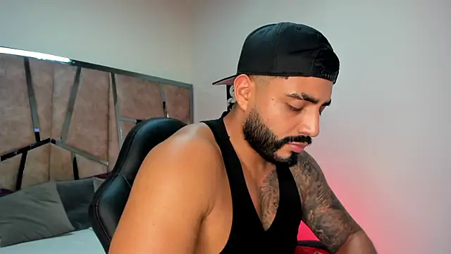 LeandroRusso online show from February 23, 1:57 am