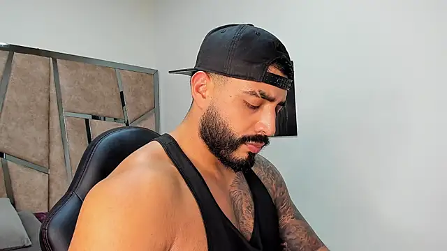 LeandroRusso online show from March 2, 9:01 pm