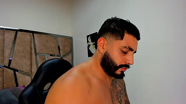 LeandroRusso online show from March 12, 12:53 am