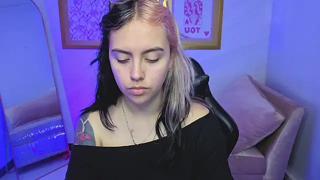 Hela v online show from January 9, 8:10 pm