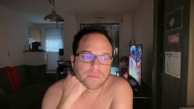 Funnyjul31 online show from March 25, 6:03 pm